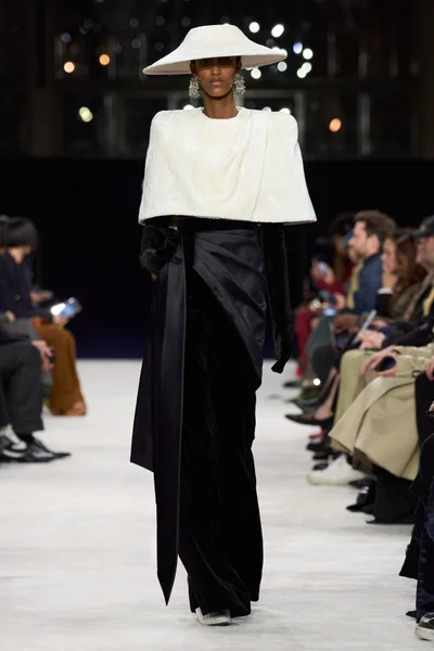 Look 9